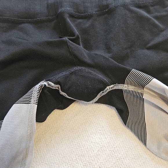 ATHLETA Black White Gray‎ Intarsia Knit Seamless Active Gym Leggings Size Medium - Picture 4 of 10